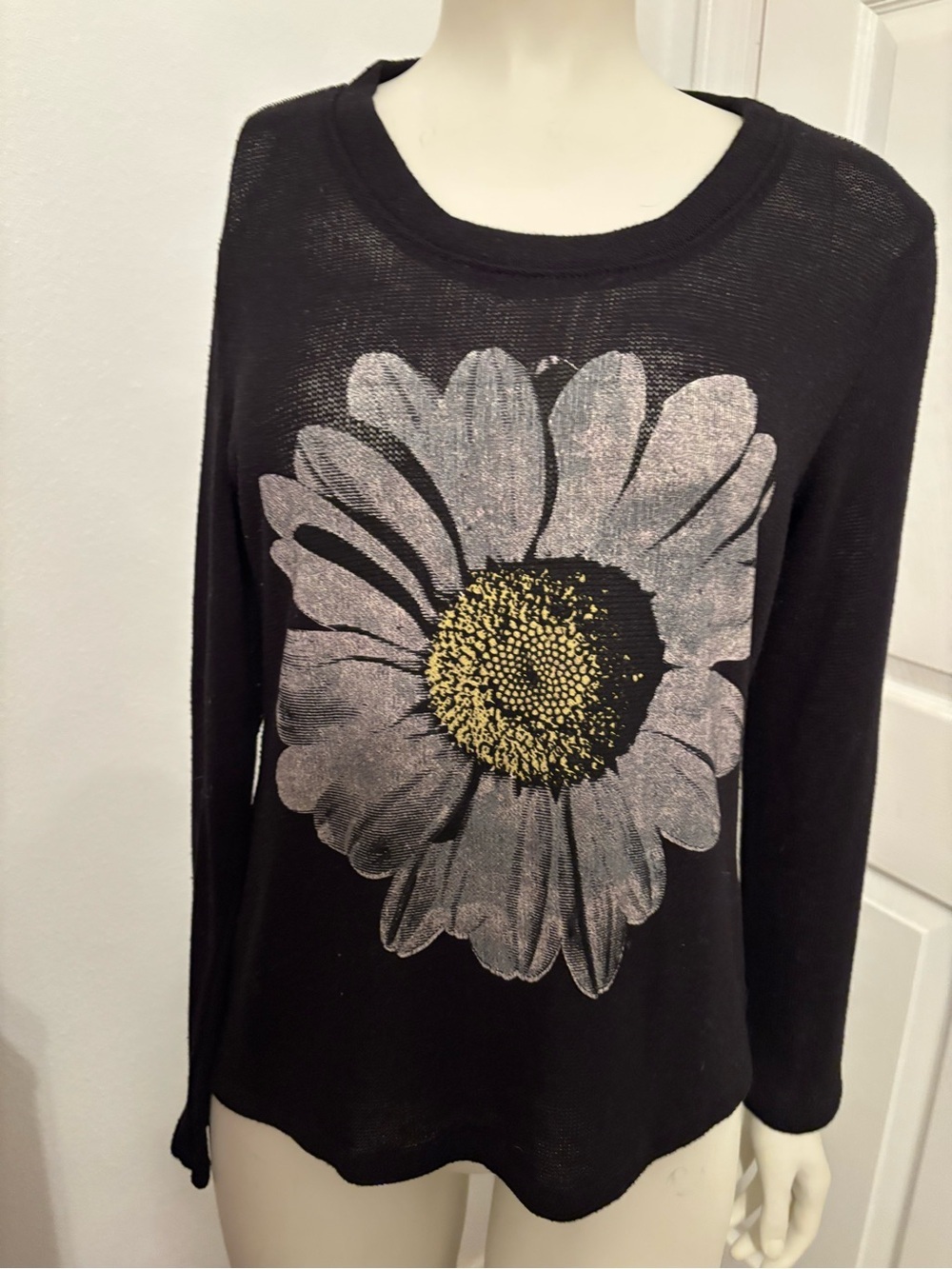 Modern Lux lightweight daisy sweater M - Picture 3 of 8